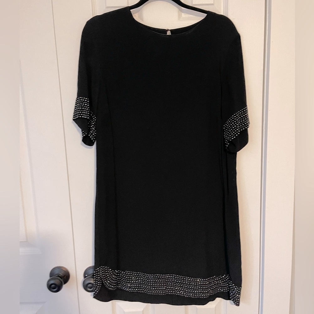 H&M short sleeve shift dress with silver grommet edges size 14